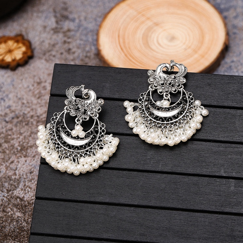 Anting Juntai Rumbai Desain Merak Bahan Alloy Warna Emas Gaya Vintage Untuk Wanita