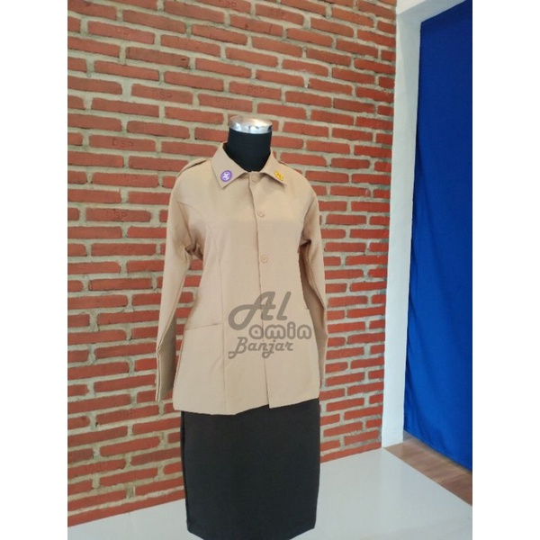 Baju pembina Putri Caterina