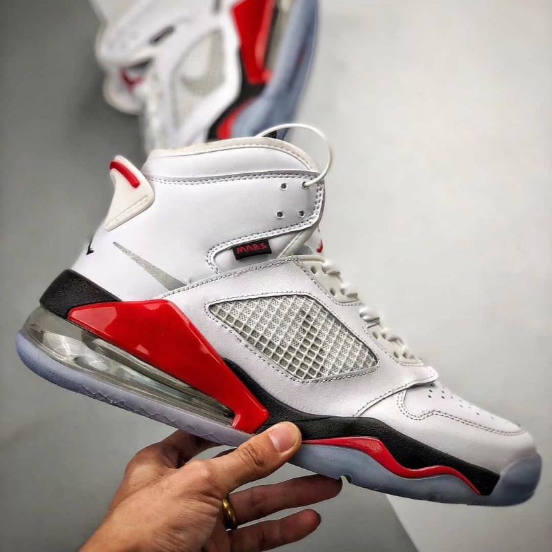 Nike Air Jordan Mars 270