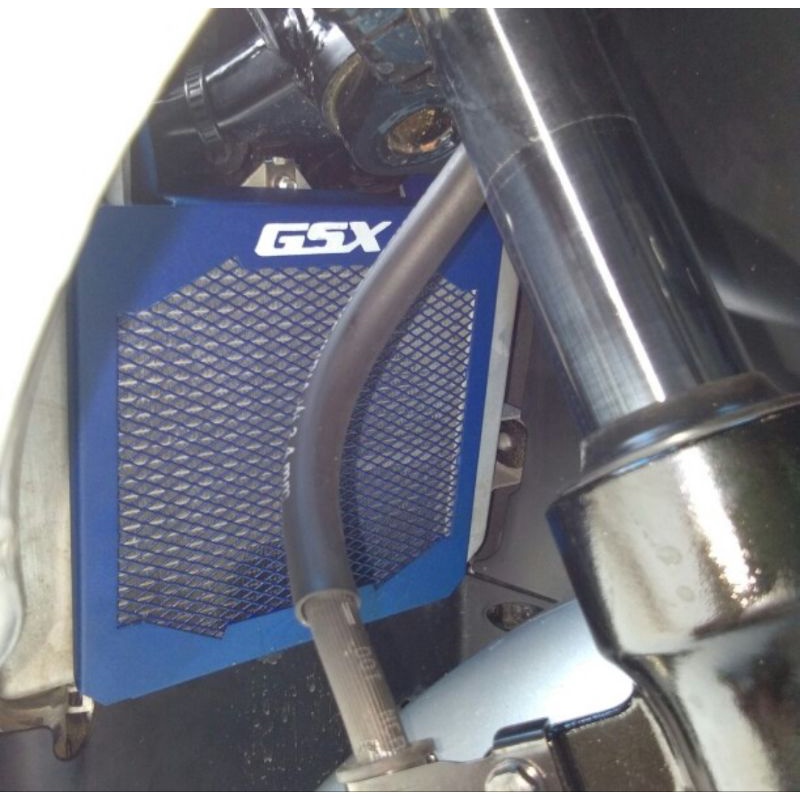 Cover radiator suzuki gsx r150 / s150Bahan aluminium kualitas bagus dan tebal  pemasangan PLUG AND PLAY