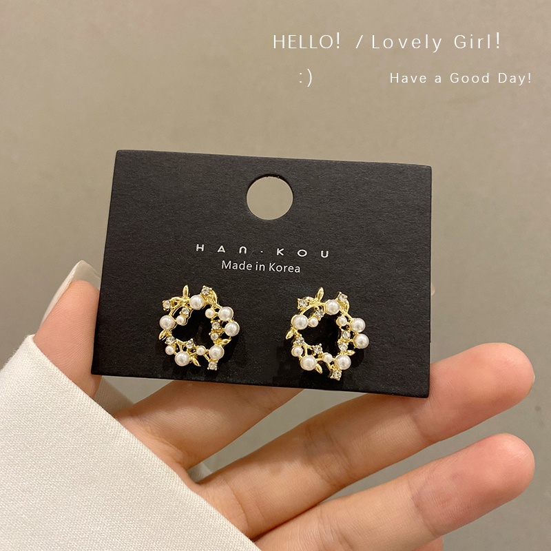 Anting Stud Desain Bunga Aksen Mutiara Bahan S925 Silver Gaya Korea Untuk Wanita