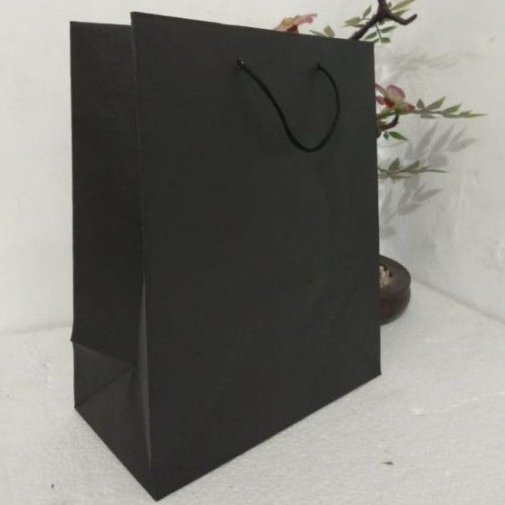 paperbag/tas kertas hitam 20x25 minimal pembelian 12 psc