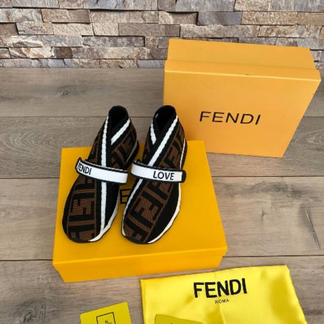 SepatuSneakerFendi