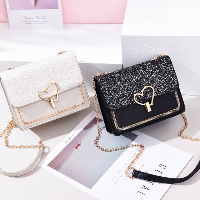 Tas Selempang Cewek Tali Rantai Warna Emas dengan Buckle Love SH30