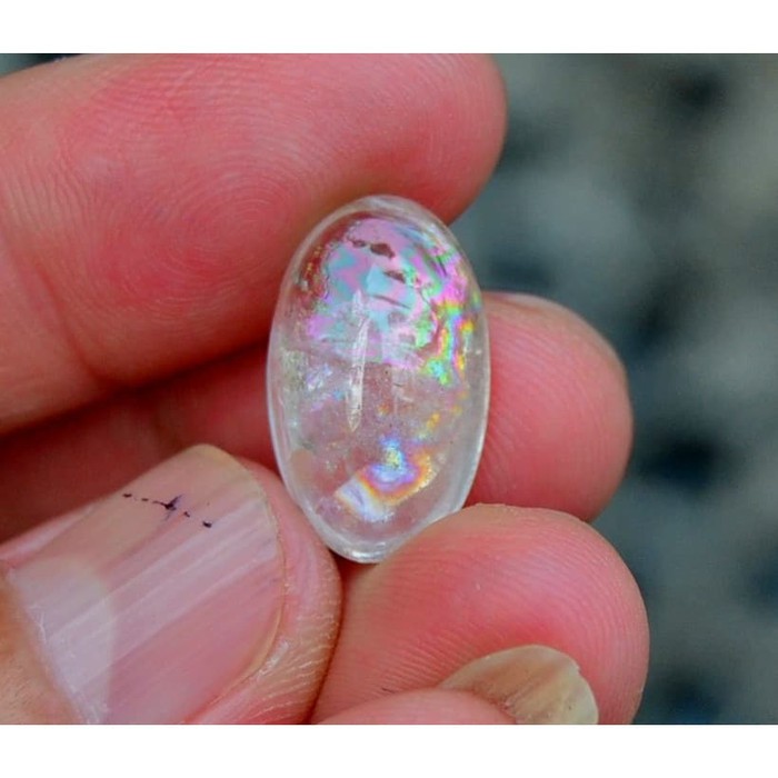 Natural Batu Quartz dengan Phenomena Pelangi - Kinyang Pelangi