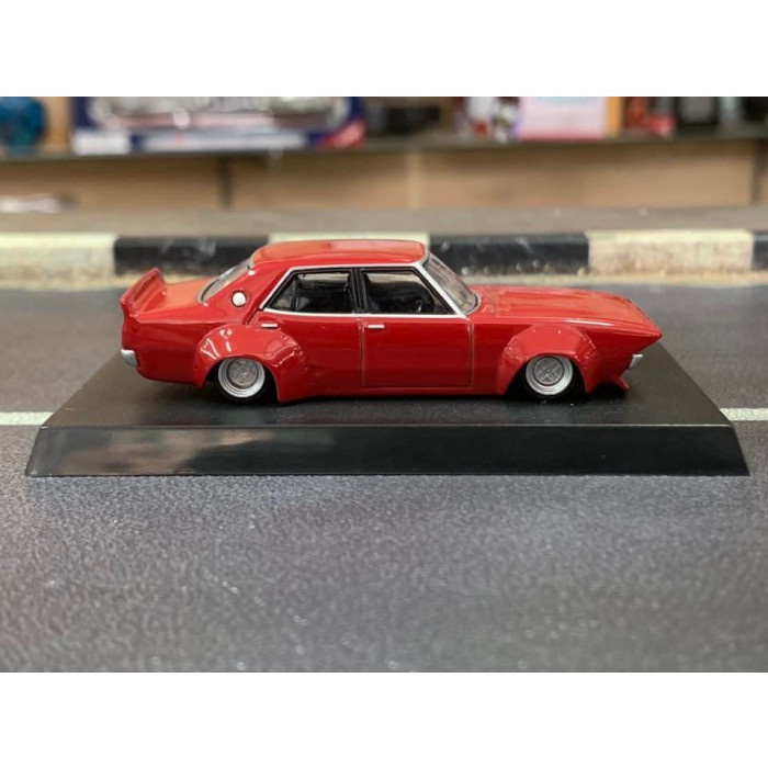 Aoshima 1/64 Grachan Best Vol 2 Nissan Kenmeri 4Dr Merah