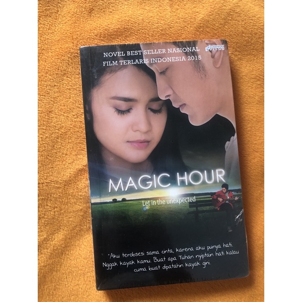 

Buku Magic Hour New Seal Original