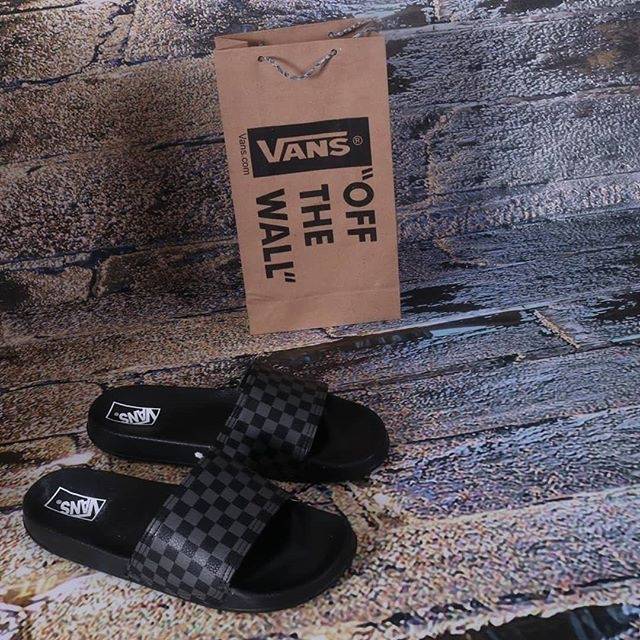 Sendal VANS Corak Catur Hitam