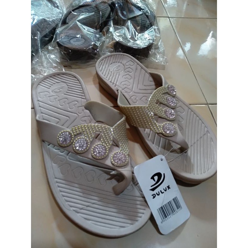 Sandal karet wanita merk dulux