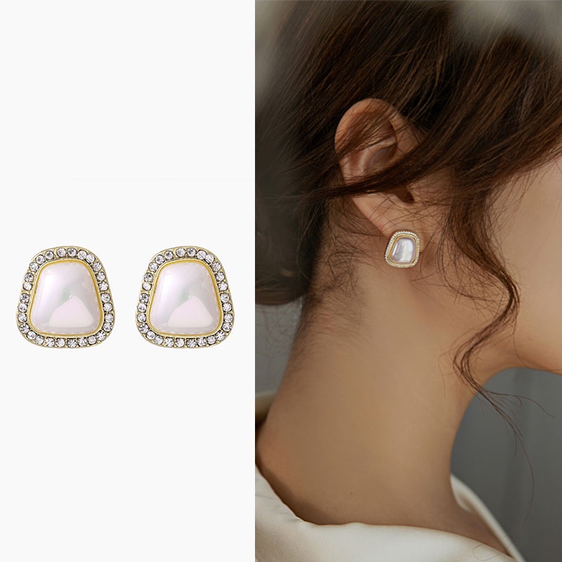 Anting Tusuk Asimetris Bahan Sterling Silver 925 Hias Mutiara Gaya Koreabarokvintagesexy Untuk Wanita