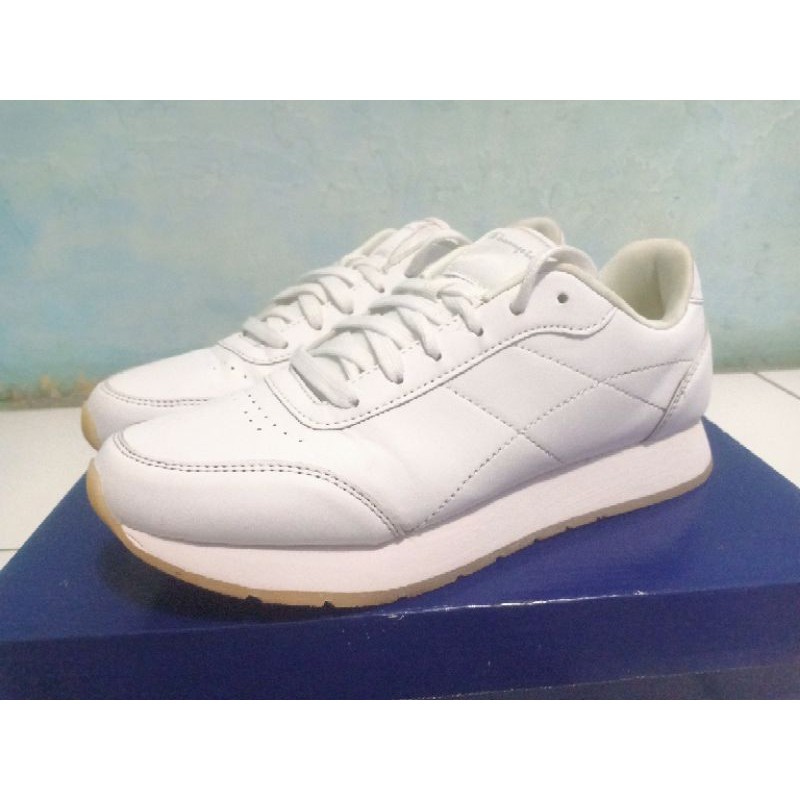 Sepatu champion
