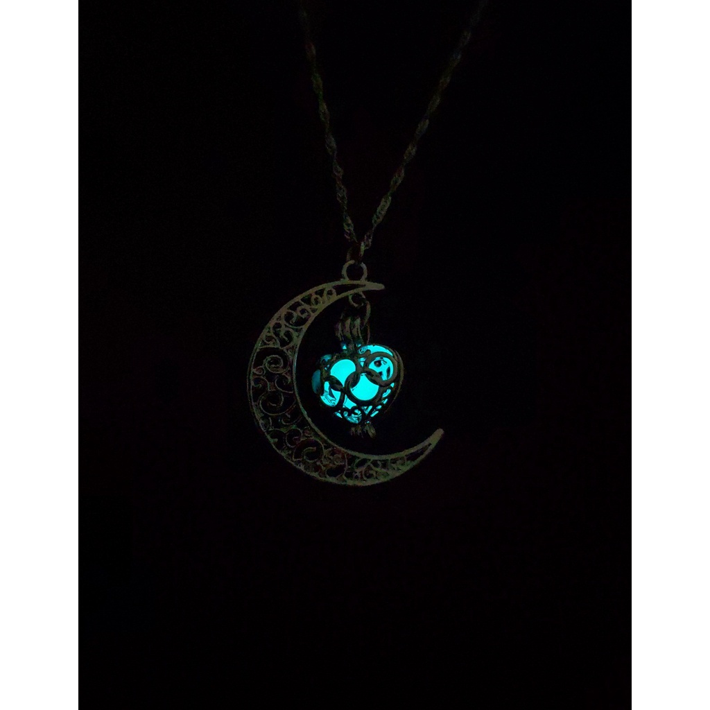 Kalung Desain Bulan Hollow Luminous Bahan Alloy Untuk Halloween