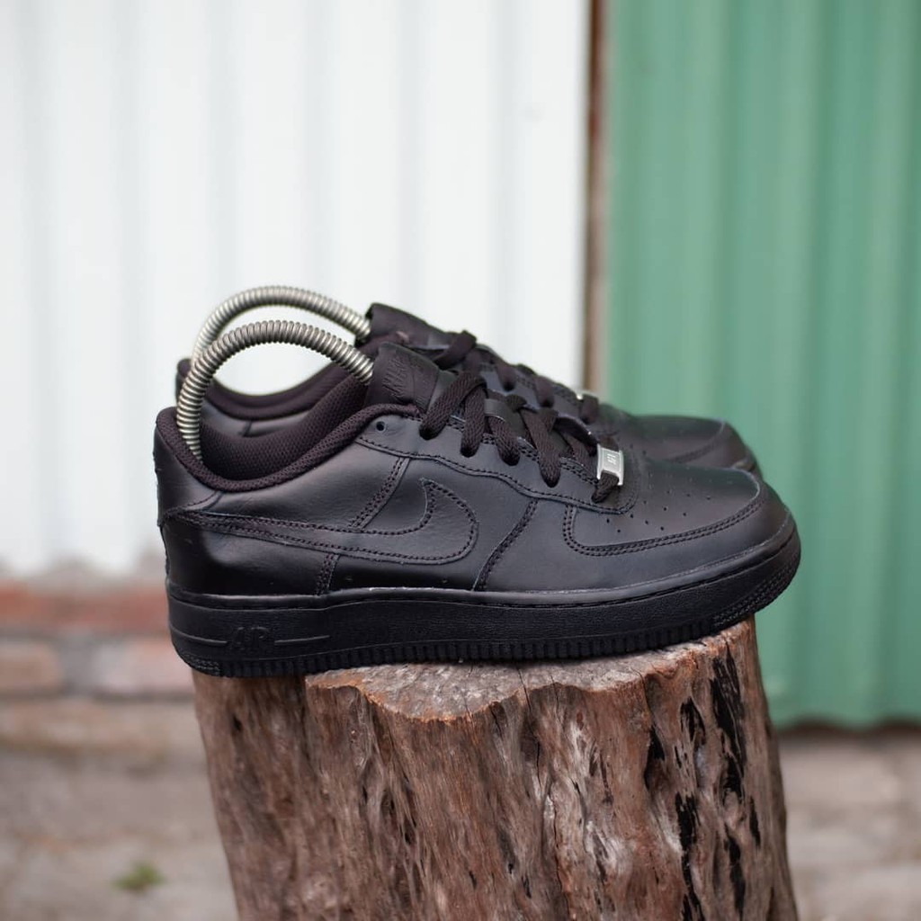 SEPATU SNEAKERS NIKE AIR FORCE 1 FULL BLACK ORIGINAL