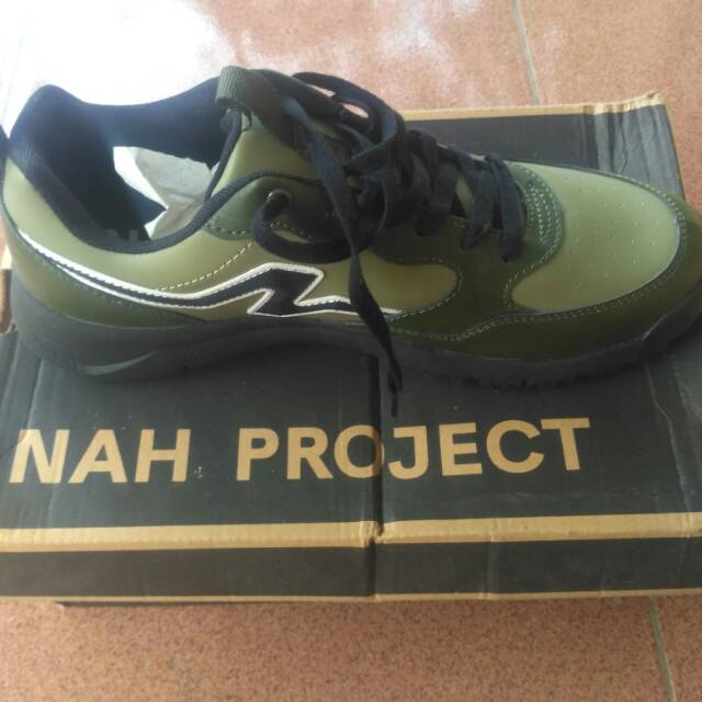 Sepatu NAH PROJECT
