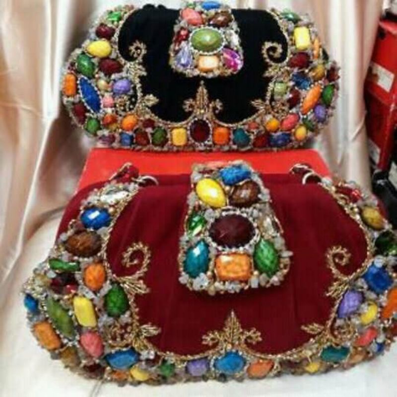 tas clutch payet batu