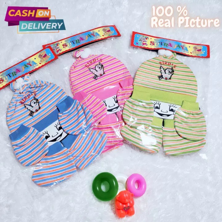 SATU SET TOPI KUPLUK BAYI SARUNG TANGAN KAKI CELEMEK 4 IN 1 / Pakaian Bayi Baru Lahir