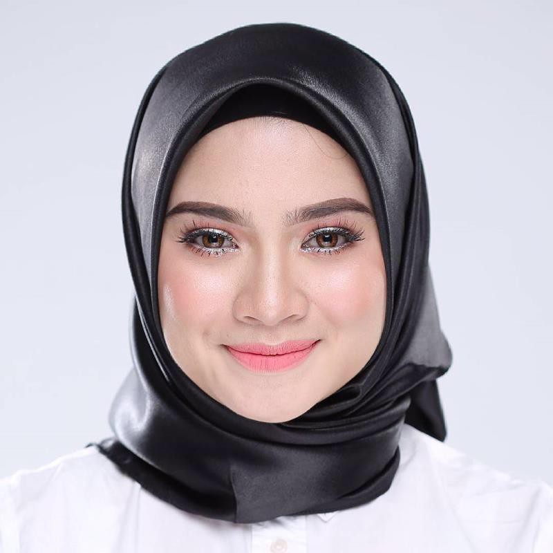 Import JILBAB/HIJAB Segiempat POLOS SATEEN Bahan lembut dan adem dipakai Kode KZT-JB001