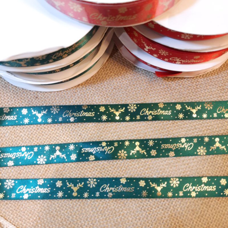 

PITA SATIN CHRSTMAS/NATAL WARNA HIJAU TULISAN GOLD UKURA1,6 CM - PANJANG 25/50 YARD YARD (IMPOR