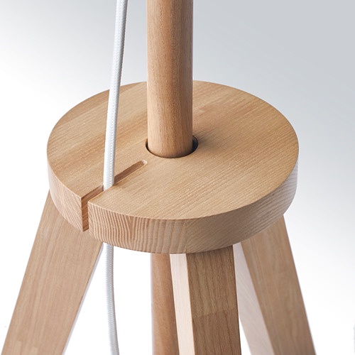 LAUTERS Lampu lantai, kayu ash putih