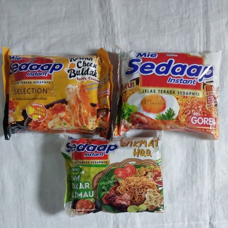 

MIE INSTAN SEDAP GORENG / KOREAN SPICY CHICKEN / ALA CHEF DEVINA (1 pcs)