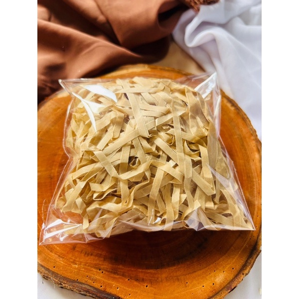 

KERTAS SERUT SATU PLASTIK DONAT DAUN PINUS CEMARA KERING BAHAN ALAT RUSTIC KAYU SERUT MAHAR DEKORASI RUSTIC