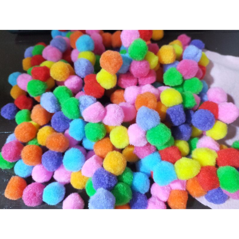 Pom pom Sedang Besar / pom pom warna warni