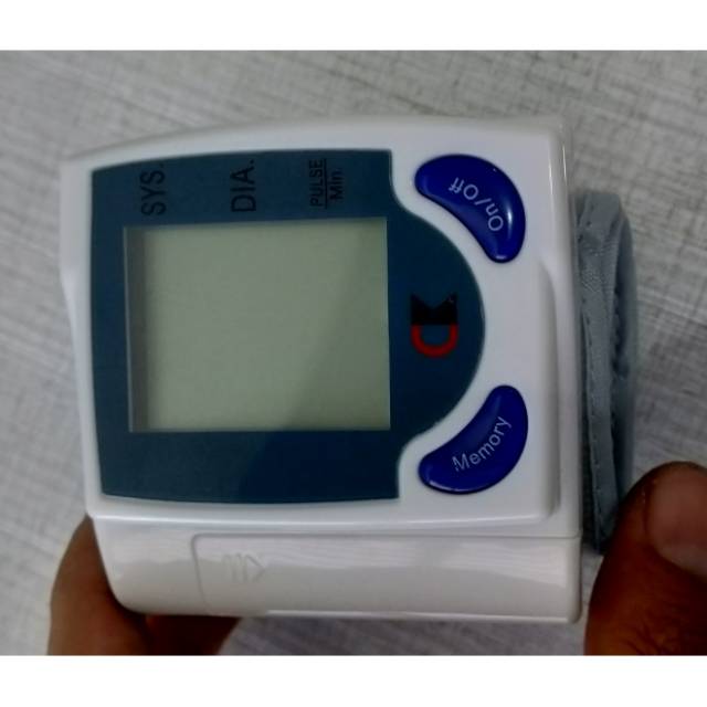 Tensi Pergelangan Tangan Tes Tensi Digital Ukur Tekanan Darah Tensi Digital Alat Tes Tensi Darah Cek Detak Jantung Pulse Rate Tensimeter tangan digital tensi meter lcd akurat darah tinggi jantung