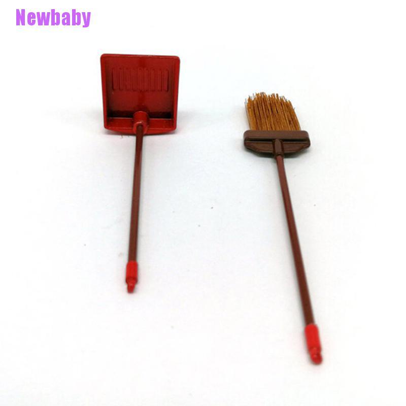 (Newbaby) Miniatur Sapu + Pengki Gagang Panjang Warna Merah Bahan metal Untuk Rumah Boneka 1: 12