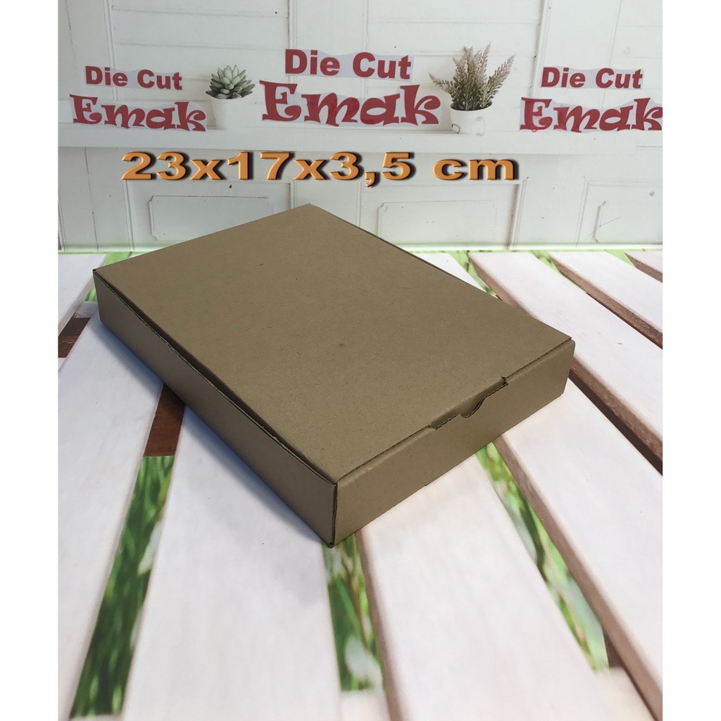 

kardus uk. 23x17x3,5 cm kotak box karton Die Cut