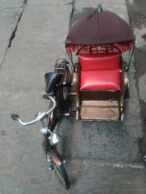 (BISA COD) Miniatur Sepeda Becak Payung Manado Bahan Besi - Souvenir Jogja Candi Prambanan