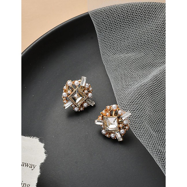 LRC Anting Tusuk Fashion Golden Geometric Metal Pearl Earrings With Diamonds D89671