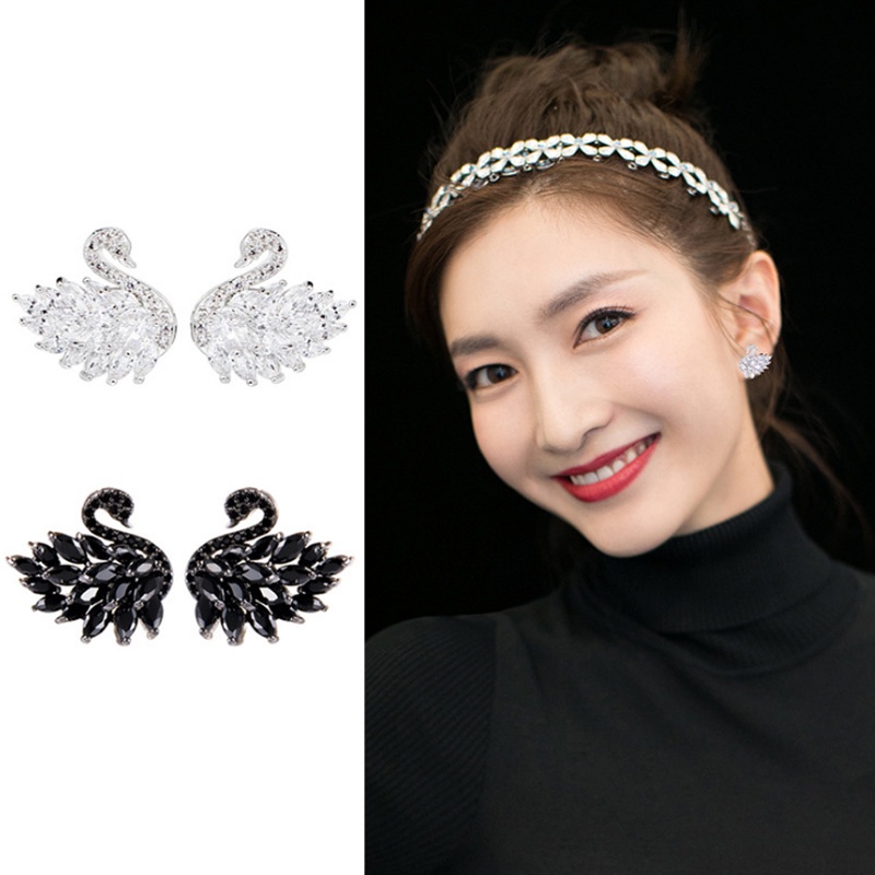 Anting 925 silver needle Bahan Zirkon Aksen Kristal Berlian Bentuk Angsa Hitam Putih