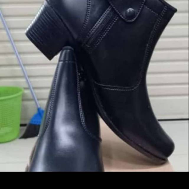 Sepatu PDL wanita hitam