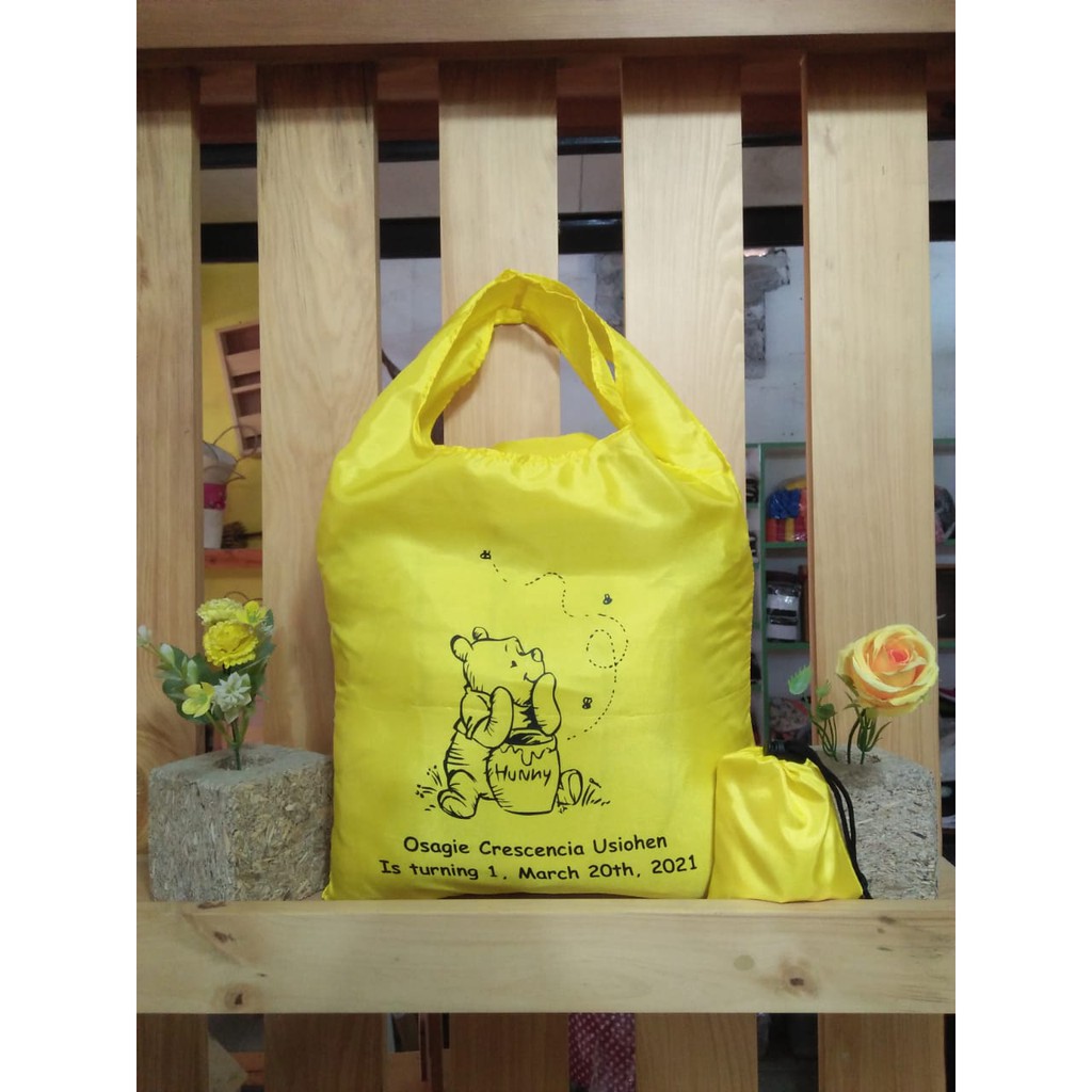

Tas Lipat Serut Bahan Pales Kuning Cerah Custom Design 35 X 50 cm