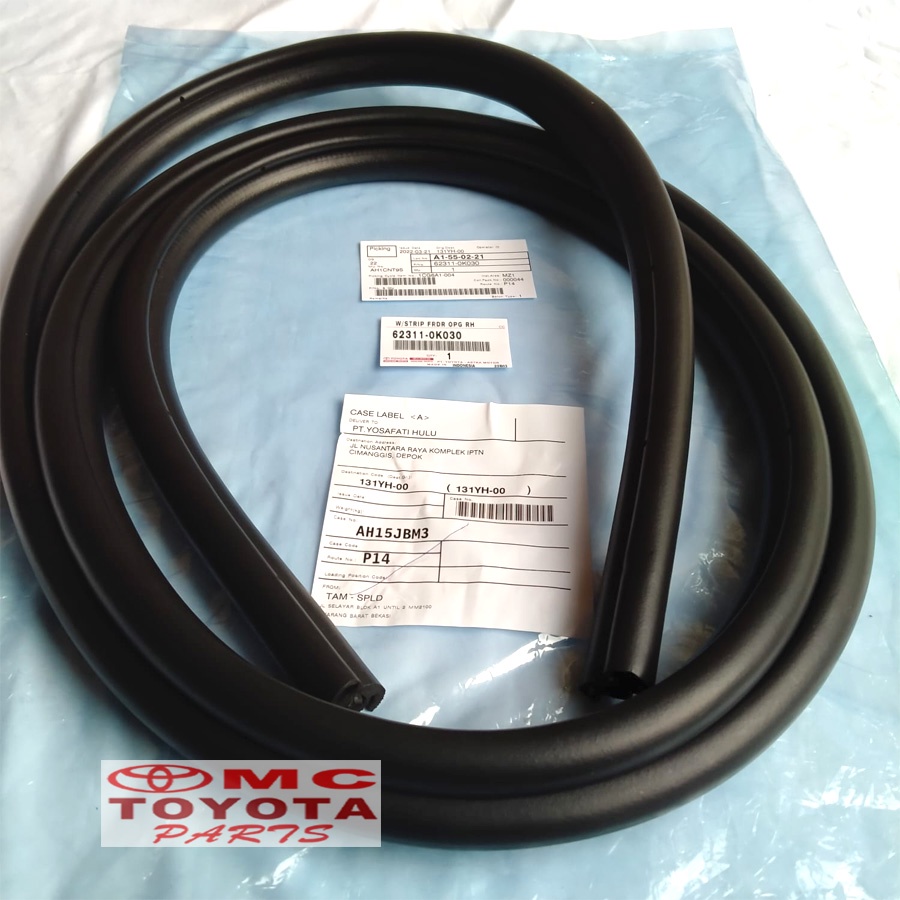 Karet Body Pintu Innova 62311-0K030 62312-0K030 62331-0K030 62332-0K030