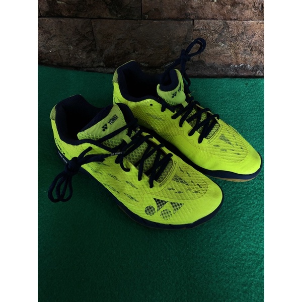 SEPATU BEKAS ORIGINAL YONEX AERUS. sepatu oalahraga, sepatu pria