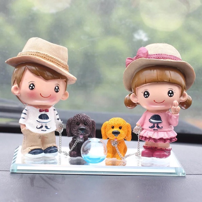 (BOW) Miniatur Pajangan Mobil / Boneka Plus Podium Kaca