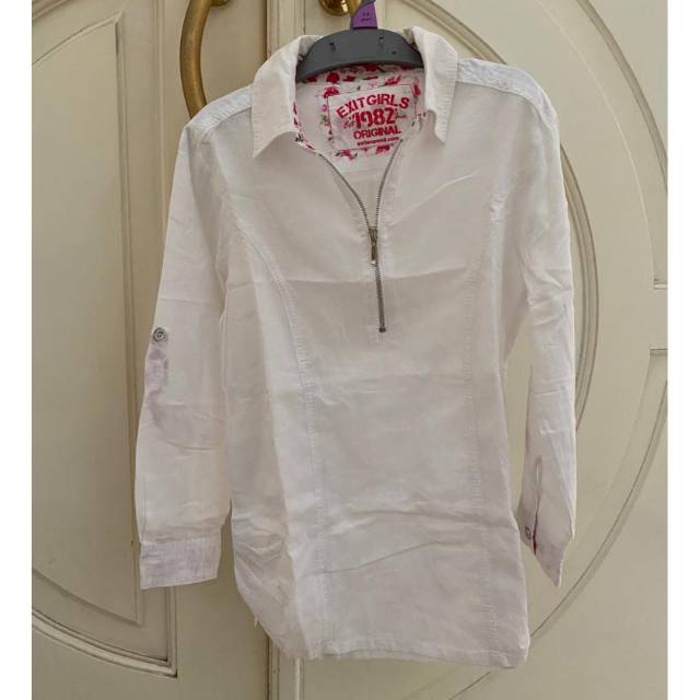 Kemeja second / preloved anak perempuan uk.8-9 tahun merek Exit Girl
