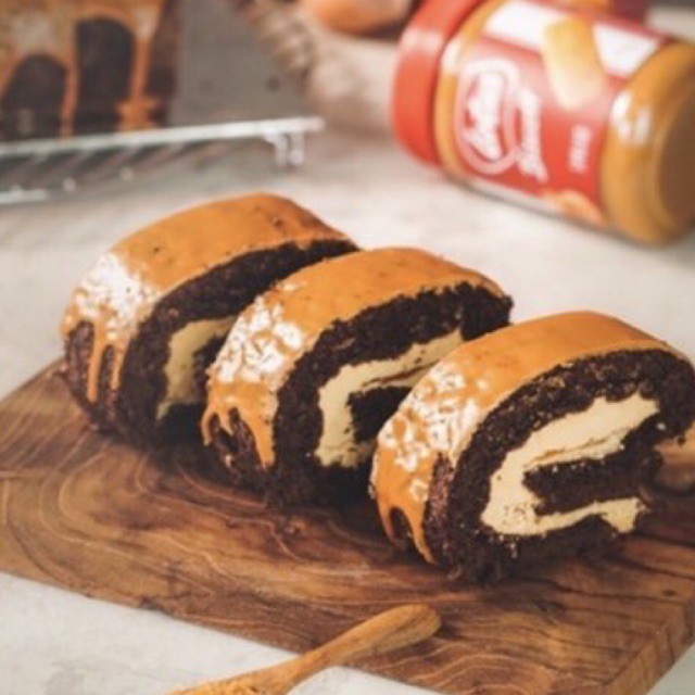 Swissroll lotus Bittersweet by Najla Semarang