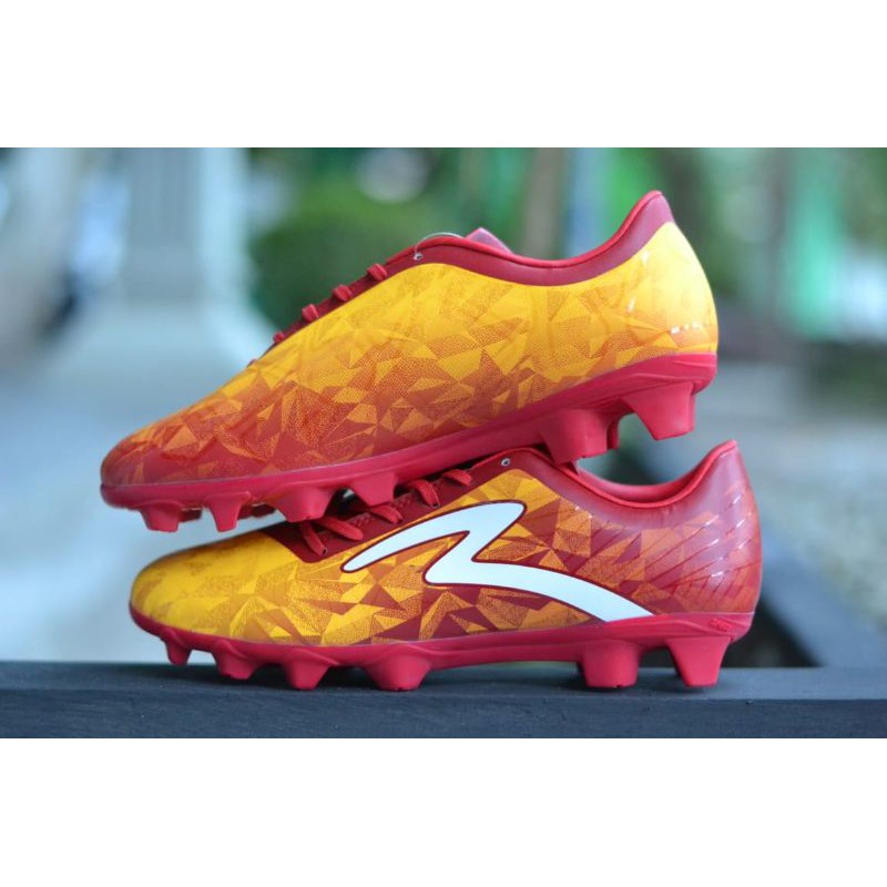 [TERMURAH]SPECS SWERVO DYNAMITE DARAKMARRON/WHITE/VINNOYELLOW