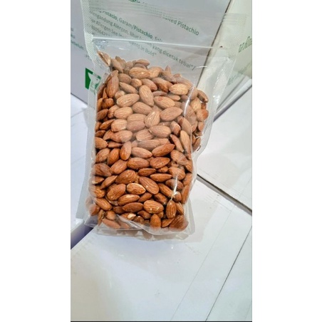 

Almond / Kacang Almond Kupas