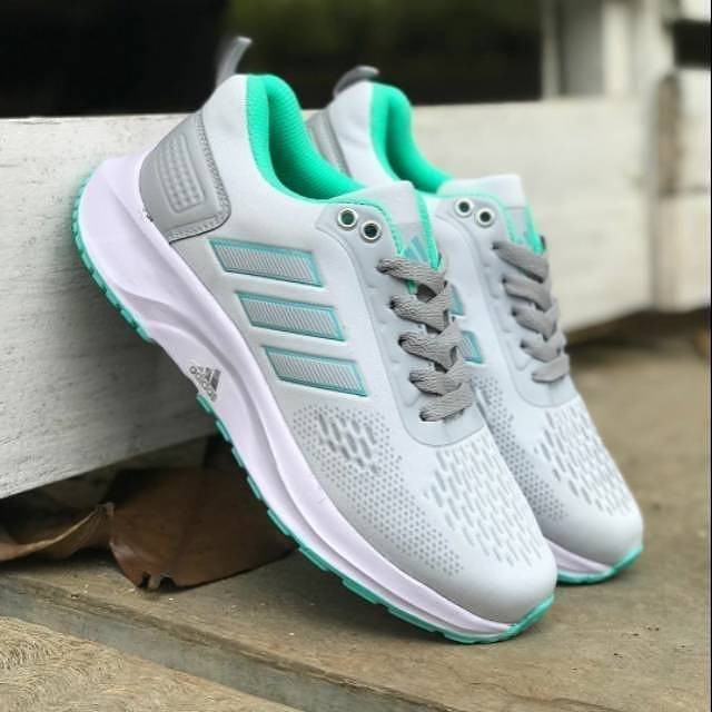 Sepatu cewek Adidas