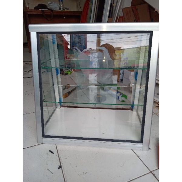 Etalase kaca miring Etalase mini aluminium 50x50x30