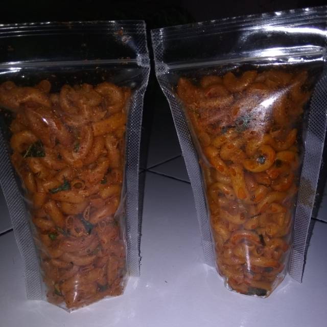 

Makroni bantet pedas ukuran 85 gram 2 pcs