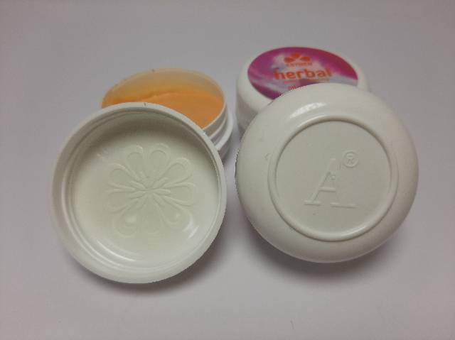 ESTHER HERBAL MOIST &amp; WHITENING PEARL CREAM ecer