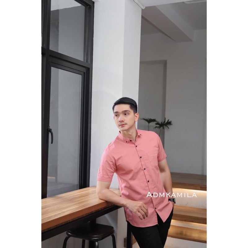 Kemeja pria polos slimfit kasual basic HeM lengan pendek pink salam