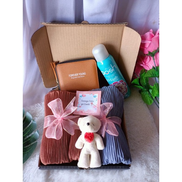 

❤️ Hampers Lebaran❤️Idul fitri kado ulang tahun pacar,kado wanita hijab plisket parfum,dompet