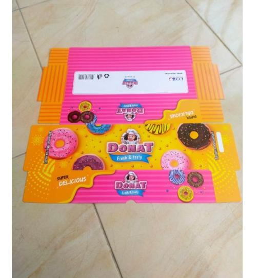 

New - DUS/KOTAK DONAT ISI 3 PCS DONAT BESAR UK 27X9X5.5 CM BAHAN DUPLEK AK 310 g Tebel. ~