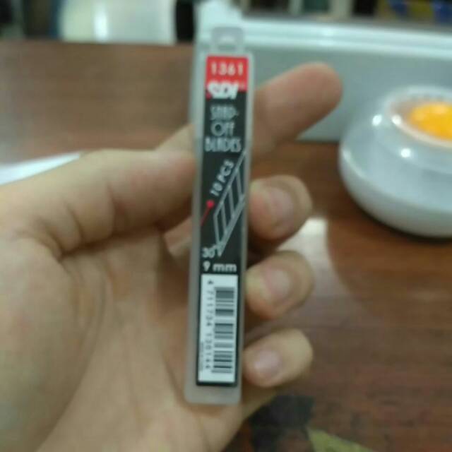 

Isi cutter 30 derajat sdi satuan made in taiwan isi 10 pisau kecil