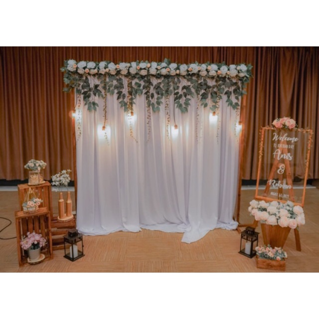Backdrop Lamaran Bunga Artifical Tema Rustic